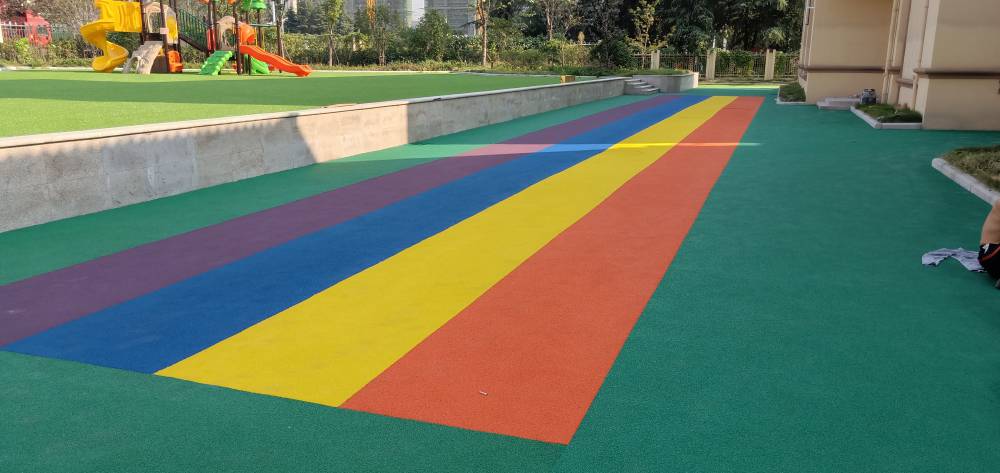 山東奧美佳幼兒園EPDM彩色顆粒塑膠跑道助力幼兒活動安全